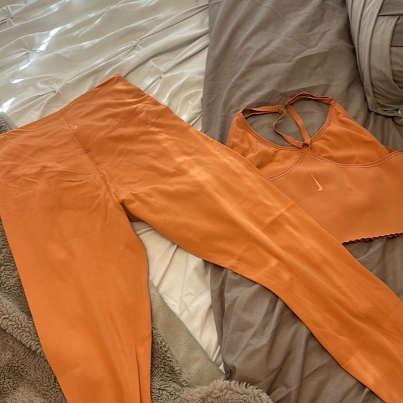 Nike workout set - Picture 3 of 5